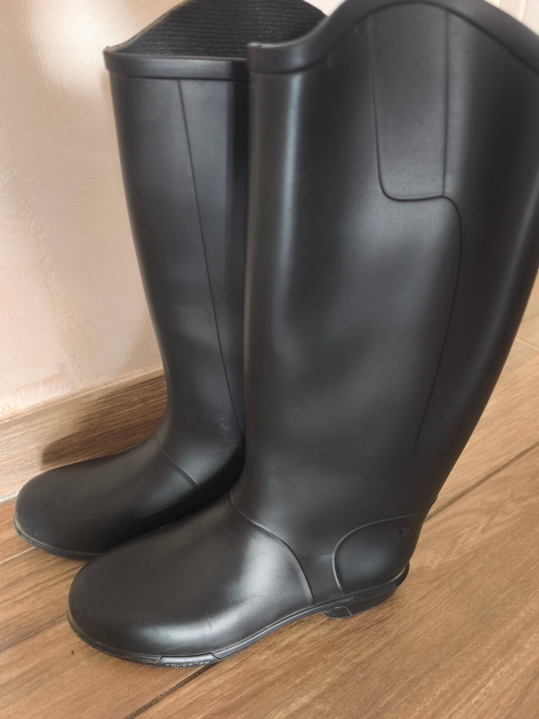 Bottes noires, média 2