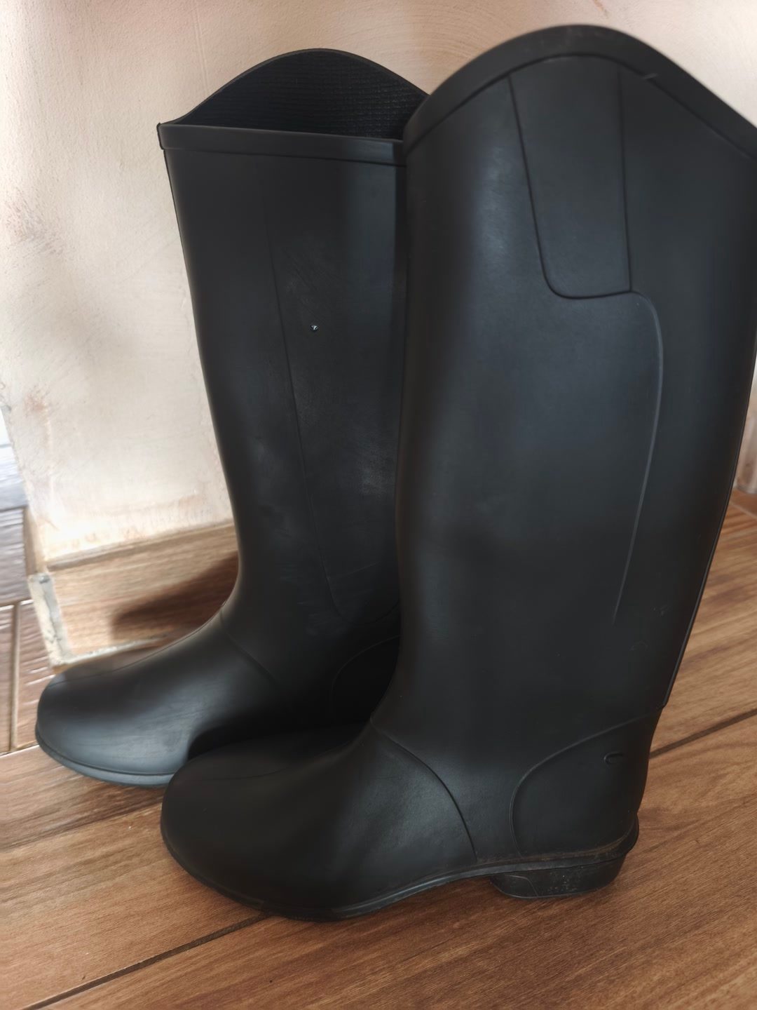 Bottes noires, média 2