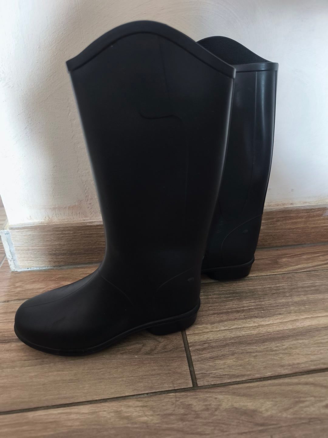 Bottes noires, média 3