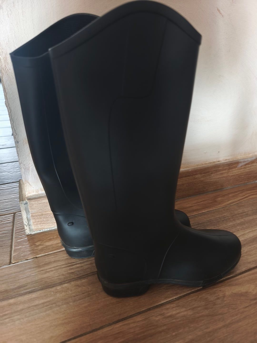 Bottes noires, média 3