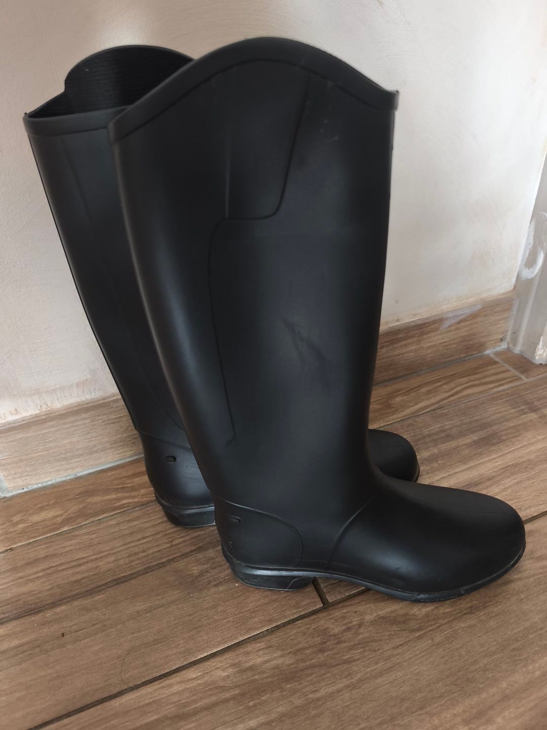 Bottes noires, média 3