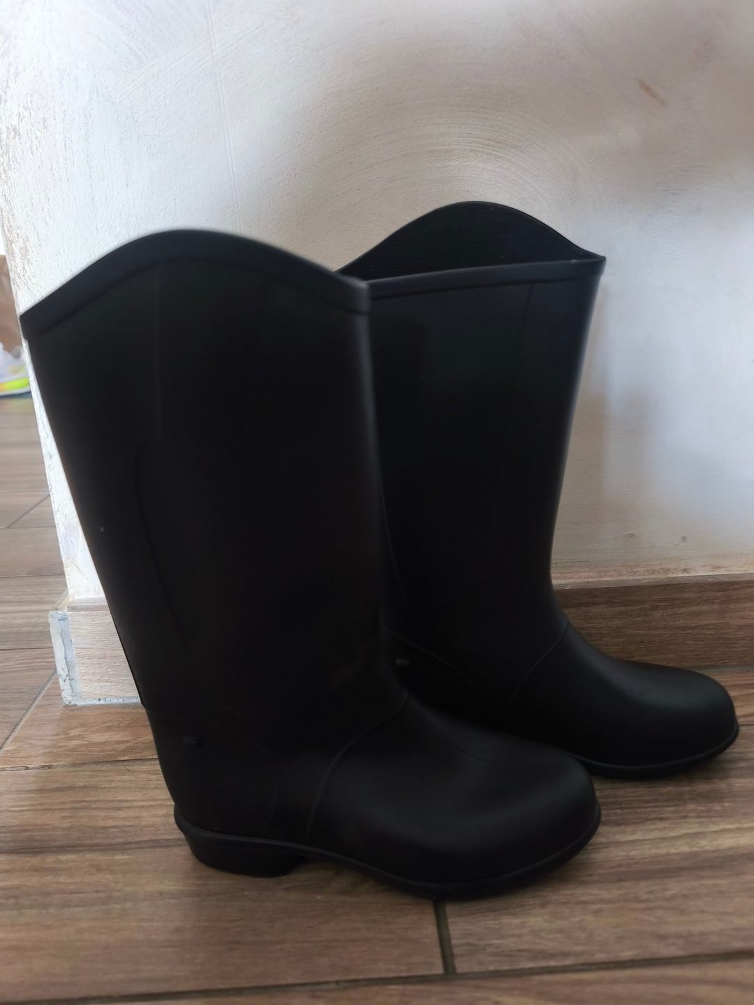 Bottes noires, média 2