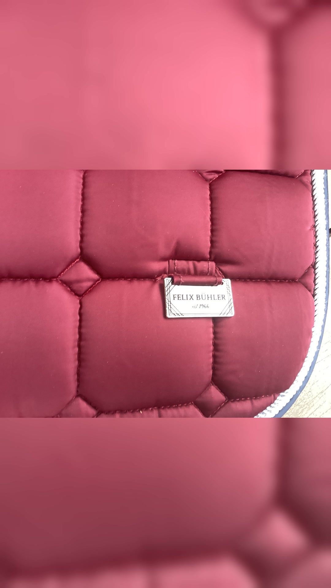 Tapis poney rouge bordeaux, média 2