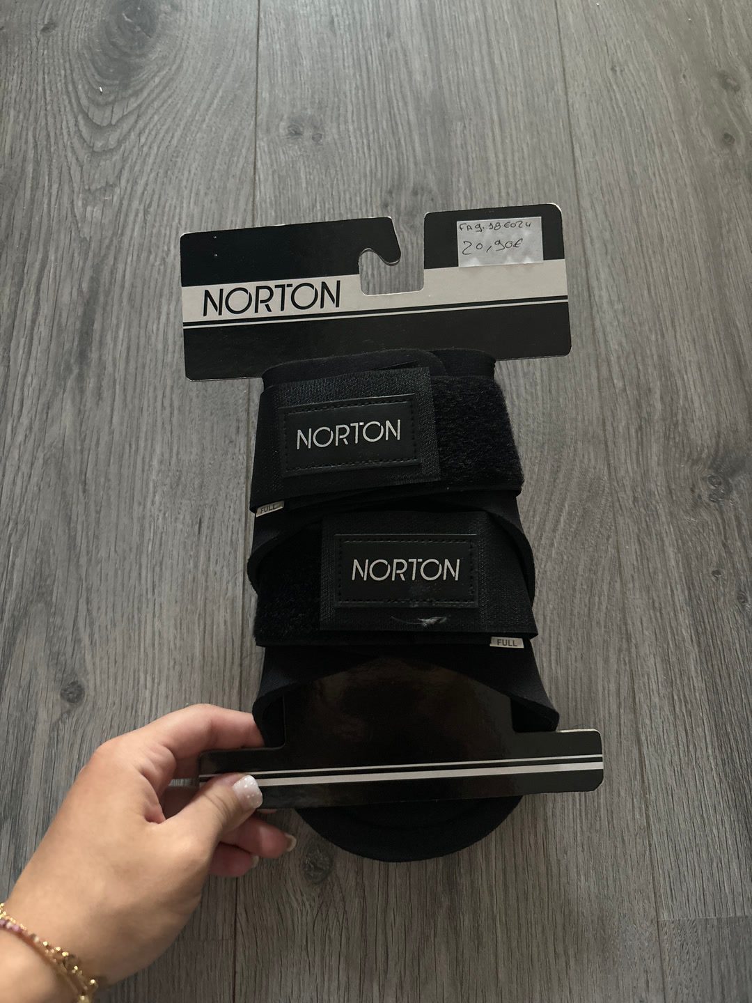 protege boulet norton, média 2