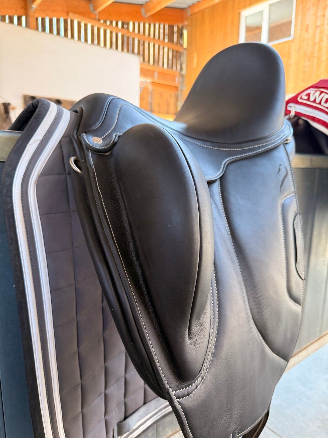 Selle de dressage Tempo Antarès 17, média 2