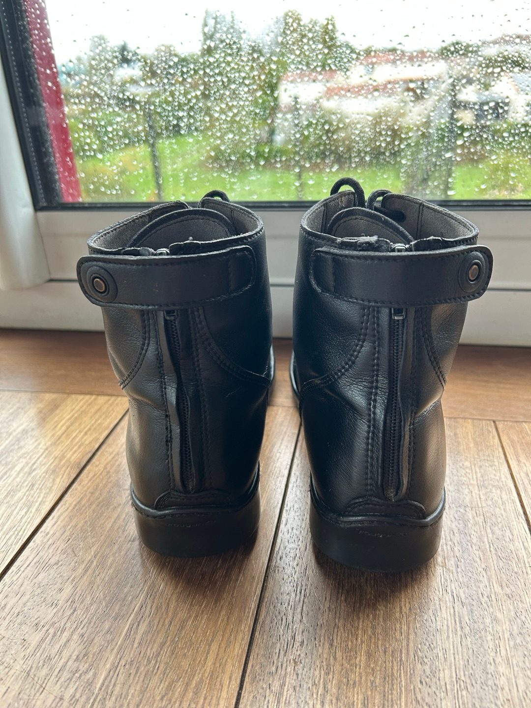 Boots, média 3