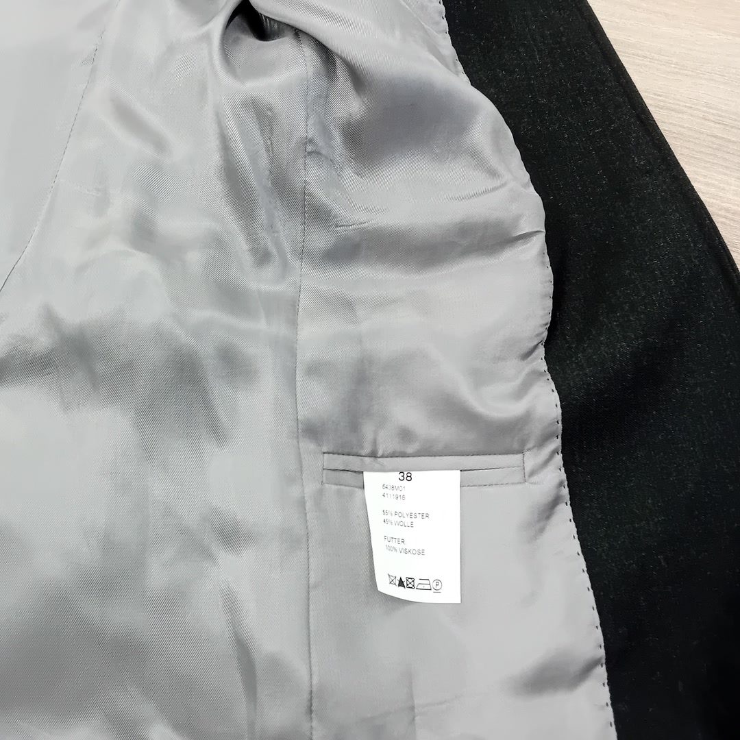 VESTE DE CONCOURS NEUVE T38, média 2