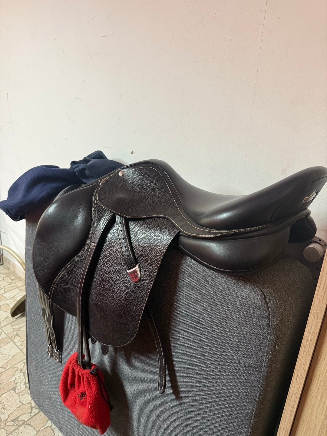 Selle bates élévation siège creux taille 43, média 3