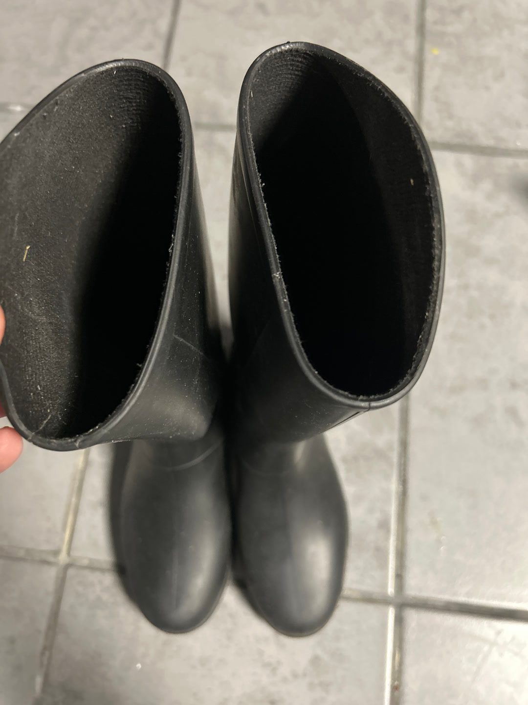 Bottes 33, média 4