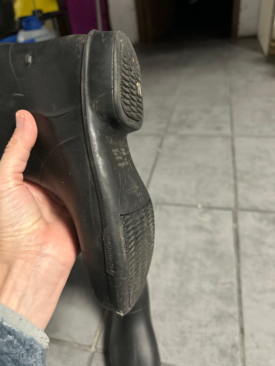 Bottes 33, média 3
