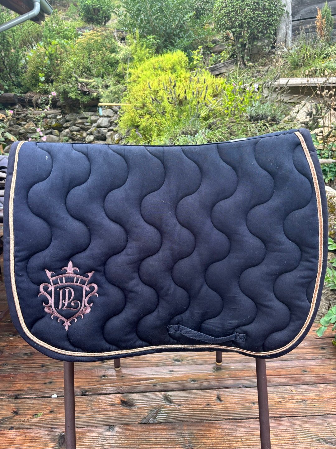 Tapis Pénélope Leprevost bleu marine et rose gold, média 2